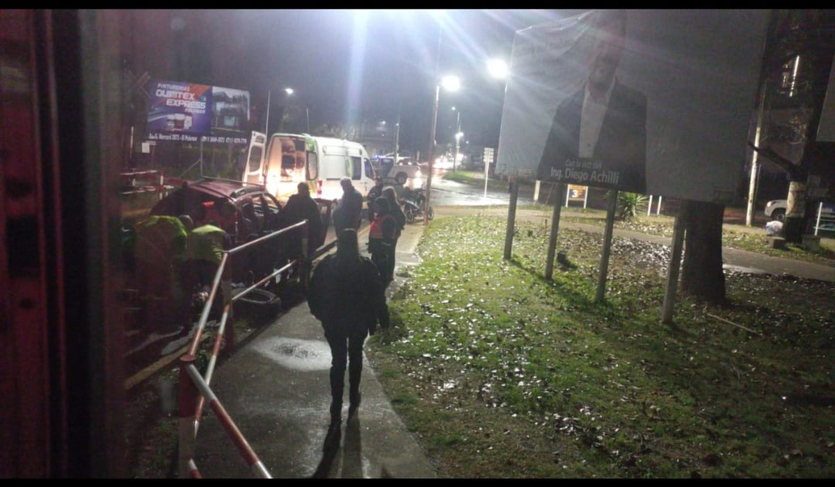 El Tren Urquiza Arroll A Una Camioneta Que Trat De Cruzar Con La