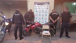 altText(Salieron de la cárcel hace poco y cayeron en Libertad con un arma y una moto robada)}