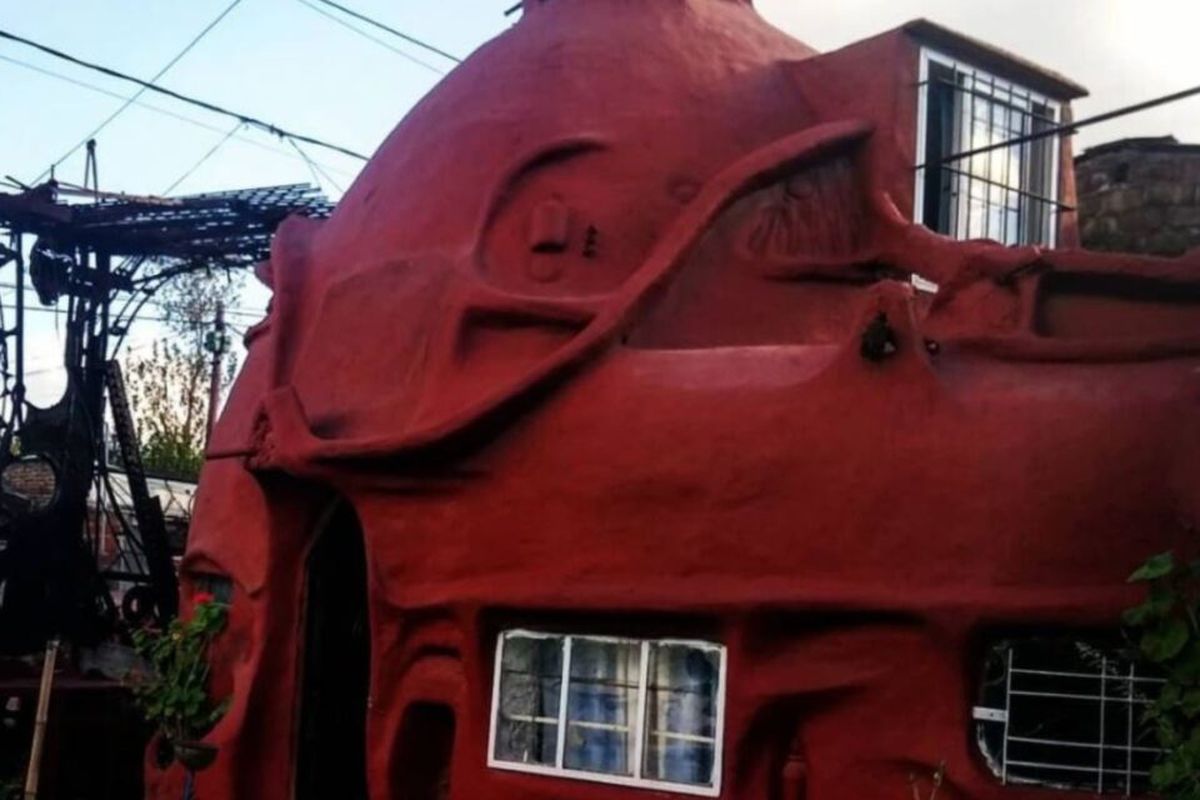 La casa que no tiene esquinas: conocé la creación artística que deslumbra a Moreno