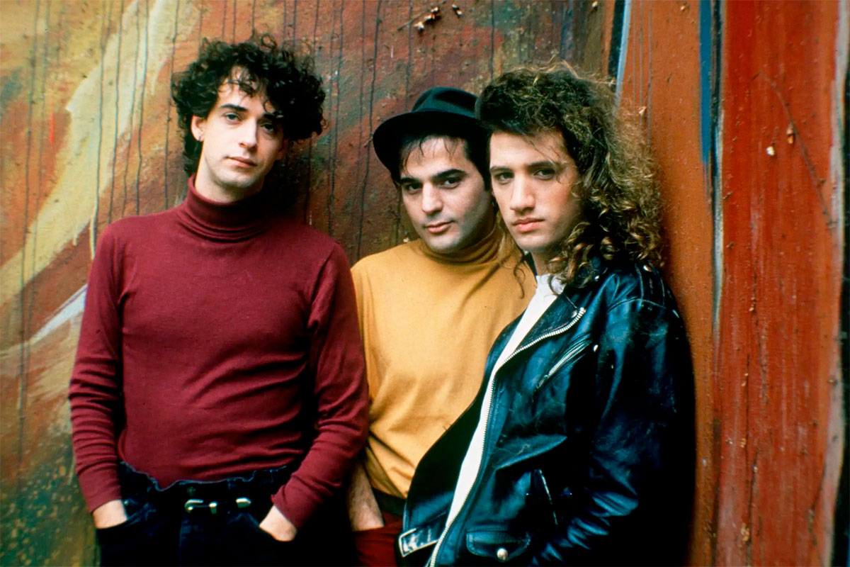La banda de música de Gustavo Cerati, Zeta Bosio y Charly Alberti probó con las canciones en inglés