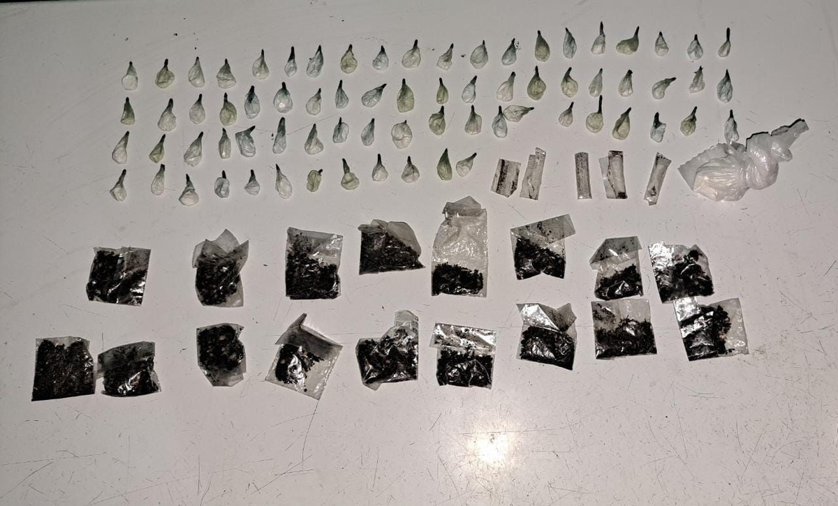 Parte de la droga secuestrada en Hurlingham.