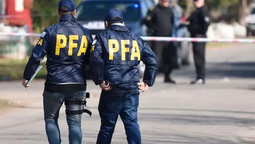altText(En Ciudad Evita, balearon a una policía frente a su hijo de 9 años en un intento de robo)}