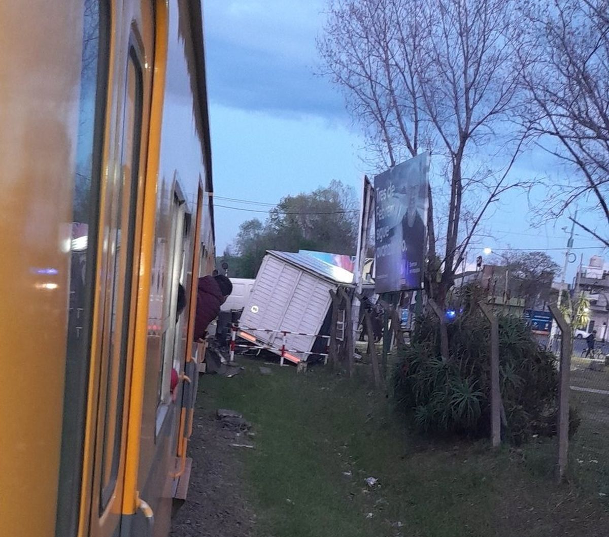 Tres de Febrero: tren del Urquiza arrolló un camión