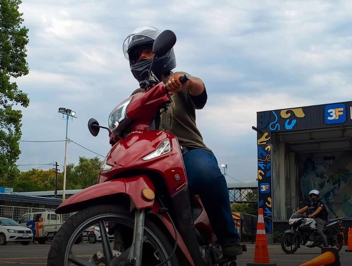 Tres de Febrero regalará cascos homologados para motociclistas: cómo obtenerlo