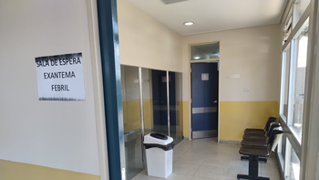 El hospital de Ciudad Evita dividió la sala de espera de su guardia pediátrica