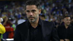 altText(La salida de Gago en Boca Juniors generó una ola de memes en México: los más virales )}