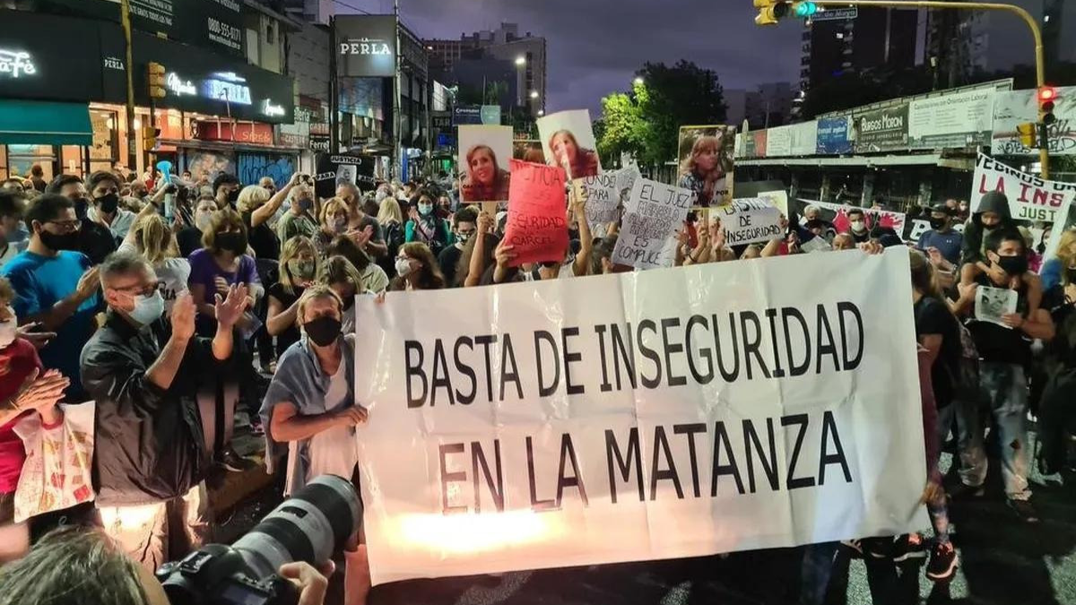 Ramos Mejía Marcha Por La Inseguridad En Av De Mayo