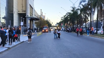 Otro susto en el Plaza Oeste: evacuaron el shopping por una amenaza de bomba