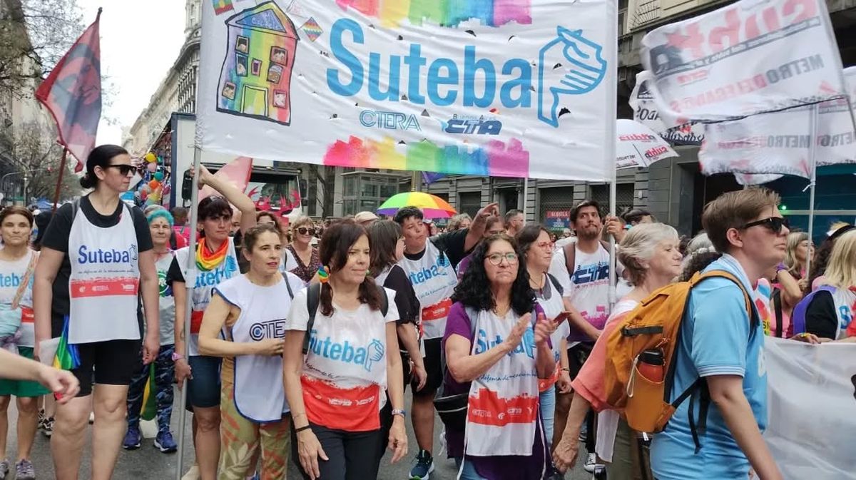 Diferentes organizaciones de docentes se unen a la Marcha del Orgullo