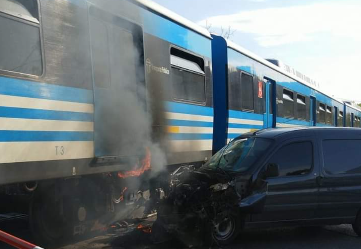 Tren Sarmiento: Demoras por choque en Castelar