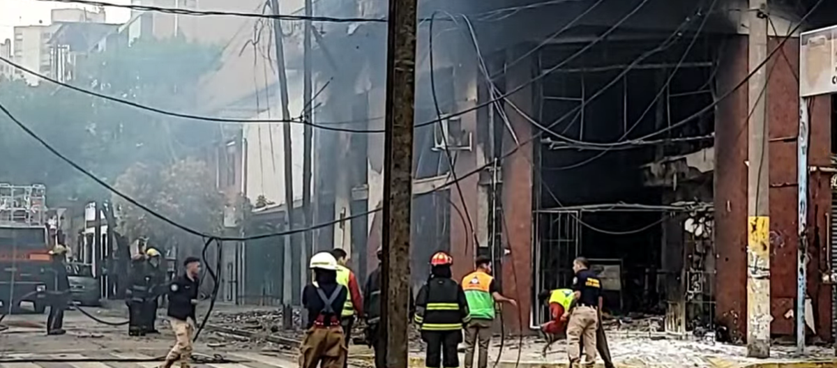 La Matanza: se incendió una pinturería en Villa Celina