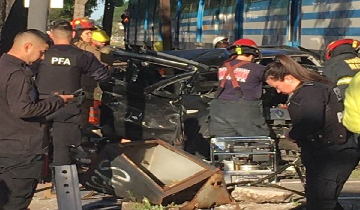 Tren Sarmiento: fatal choque con un auto en Ramos Mejía