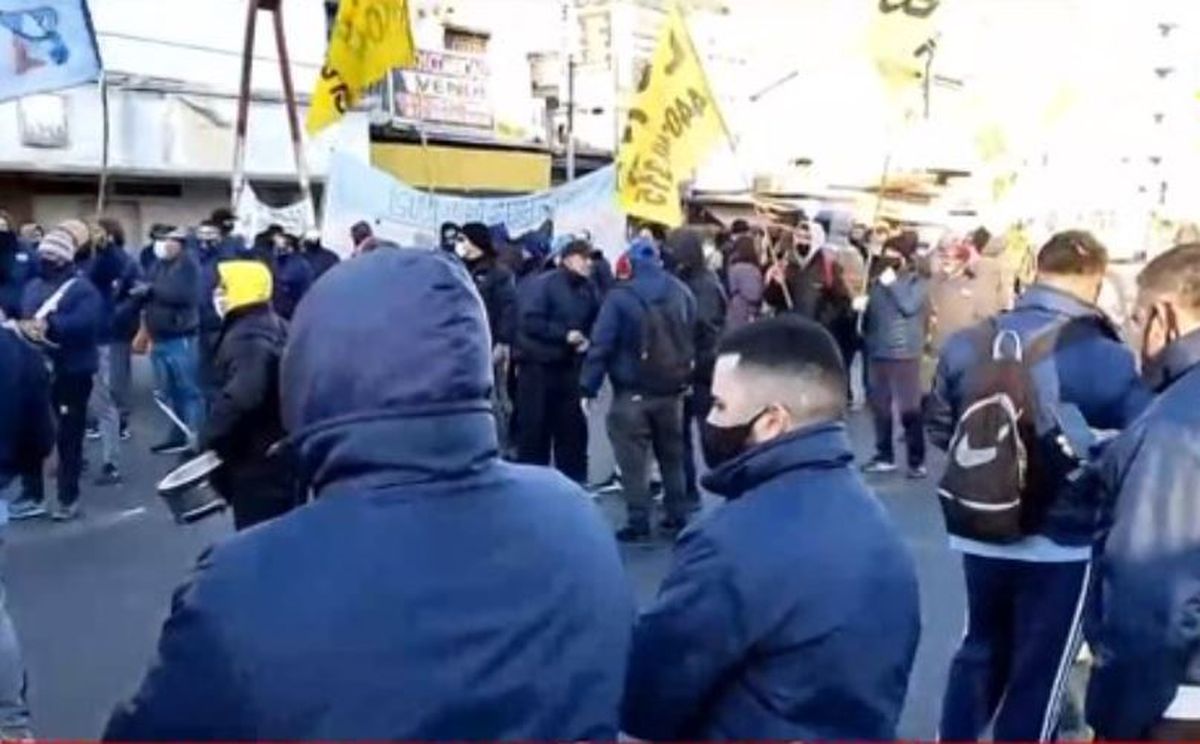 Tensión en General Paz y Rivadavia: choferes protestan por mejoras salariales y acceso a la vacuna