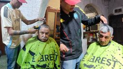 Gesto solidario: un joven de Rafael Castillo se sumó al corte de pelo gratis a los jubilados