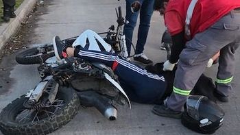 Dos motochorros quisieron robarle a un policía en Castelar y uno terminó abatido