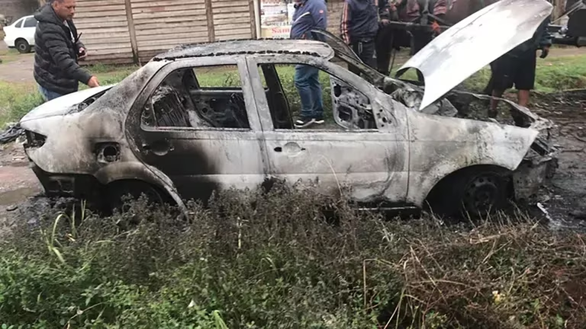 El auto que se usó en el escape tras el asesinato del colectivero.