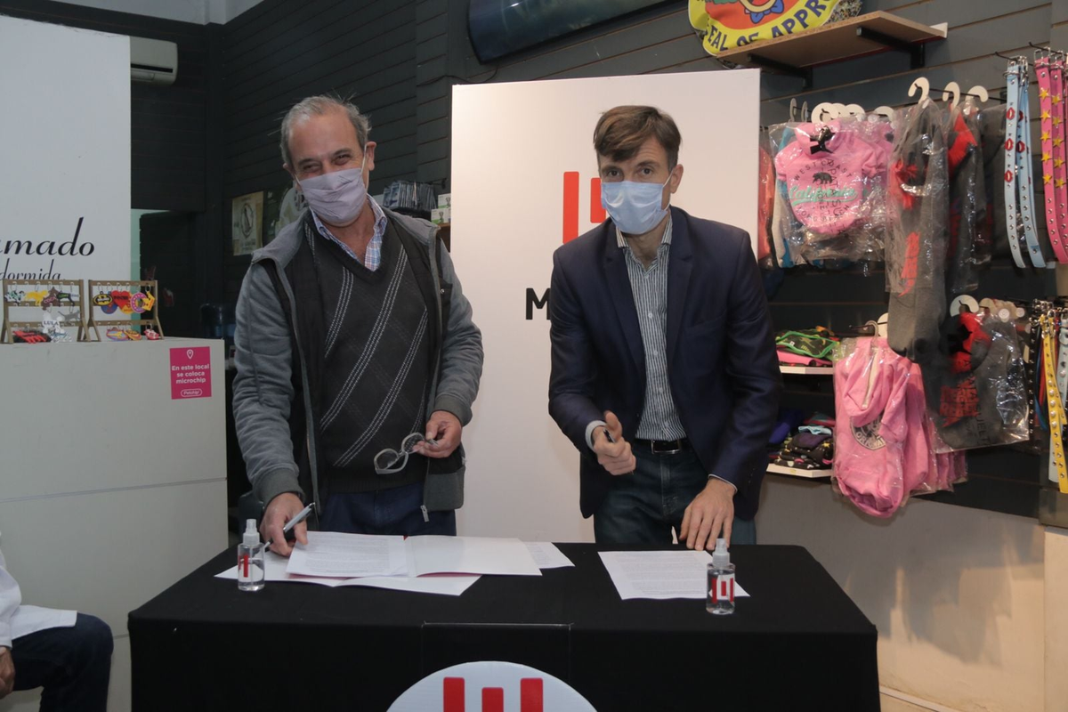 Lucas Ghi, Intendente de Morón, firmó un convenio para lograr atención gratuita para mascotas en veterinarias privadas
