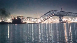 altText(Un barco chocó el puente de Baltimore y lo hizo colapsar: las dramáticas imágenes)}