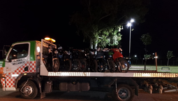 altText(Secuestraron 18 motos en una noche en Mariano Acosta y hallaron dos hombres con droga)}