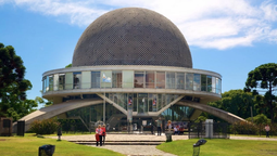 altText(El Planetario de Buenos Aires volvió a abrir sus puertas: espectáculos y visita al museo)}