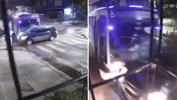 altText(Impactante choque en José C. Paz: un colectivo embistió un auto y lo arrastró por la vereda)}