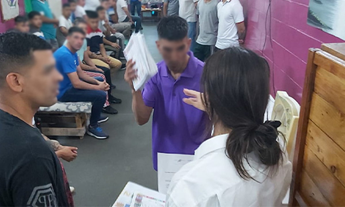 Ituzaingó: presos donaron varios libros a hogares de niños