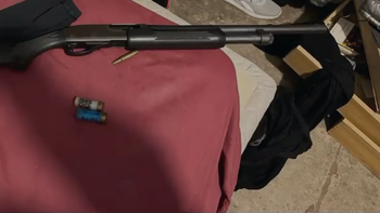 Practicaba tiro en su casa de San Miguel y le encontraron cuatro armas y droga