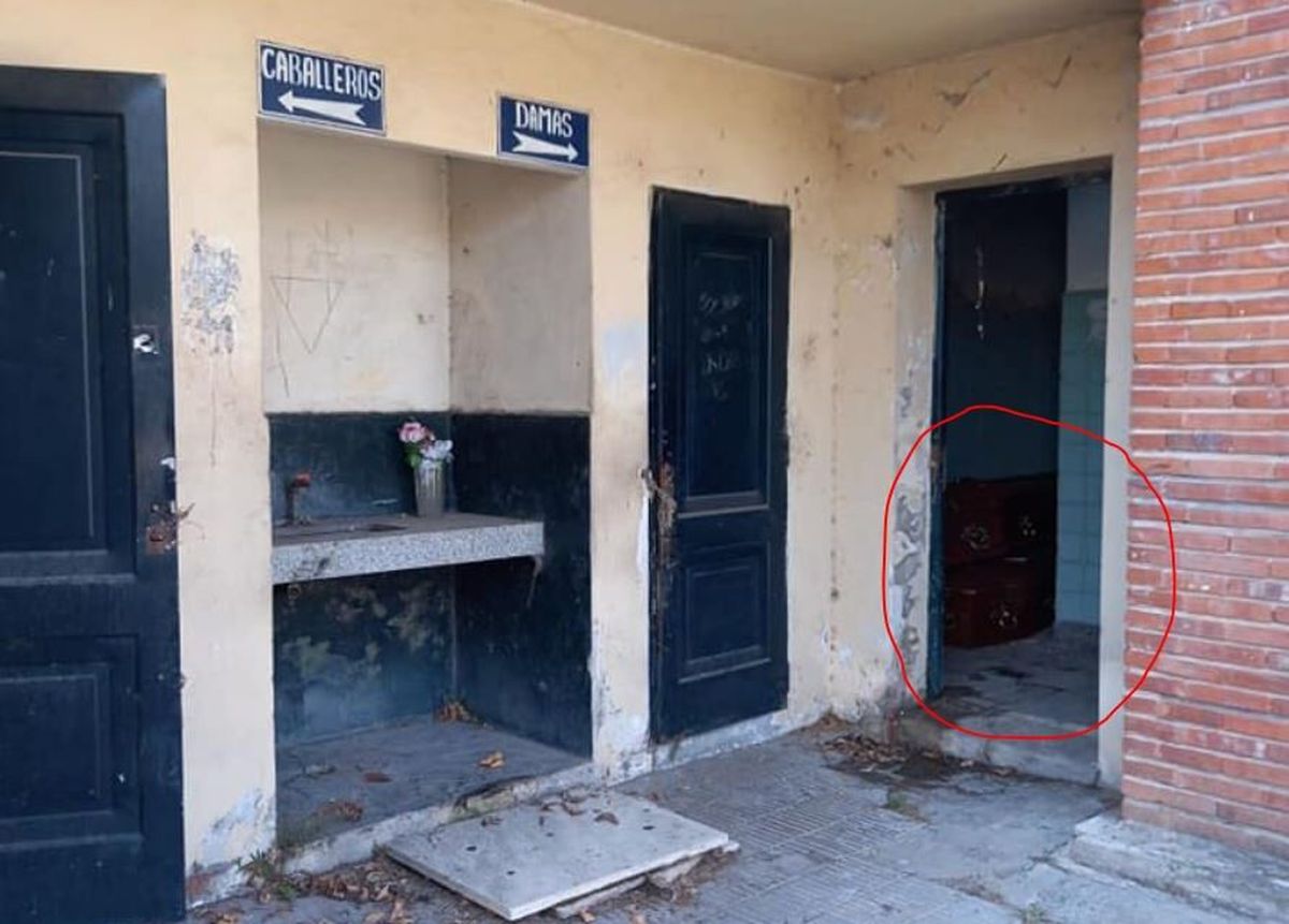 Vecinos denuncian el estado de abandono del Cementerio de San Justo: “se pueden ver ataúdes en los baños”