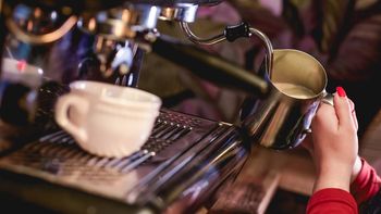 Día Internacional del Café: las nuevas tendencias que llegan al Oeste de la mano de baristas