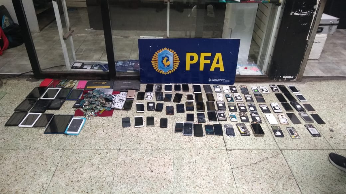 Los celulares secuestrados por la policía 