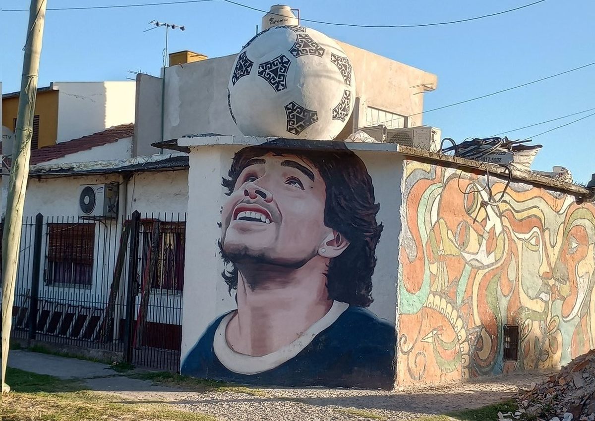Merlo: se completó el mural de Maradona en Libertad