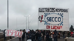 altText(Demoras en Camino del Buen Ayre: trabajadores eléctricos realizan un corte en la zona)}
