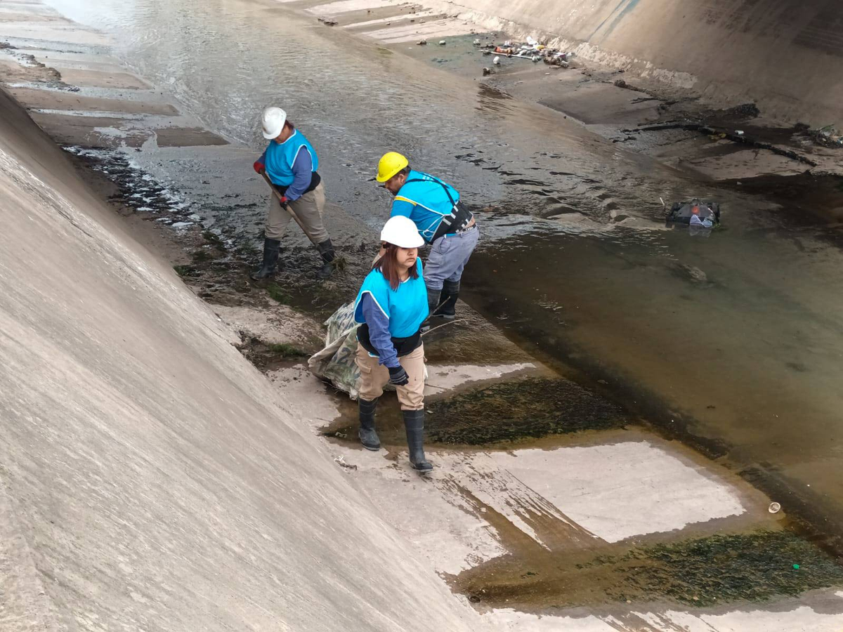 González Catán: limpian dos arroyos muy contaminados