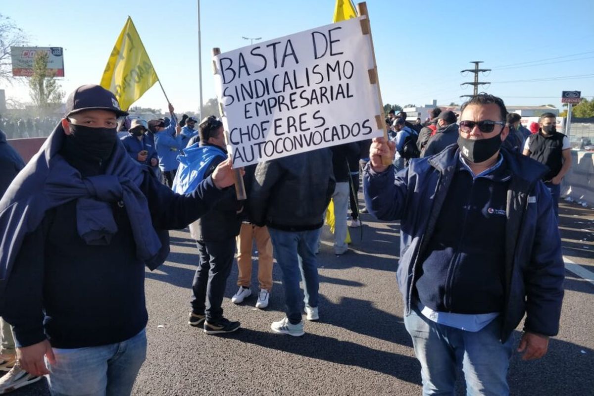 Nueva manifestación de los chóferes autoconvocados en reclamo por mejores salarios y ser incluidos en la vacunación contra el coronavirus