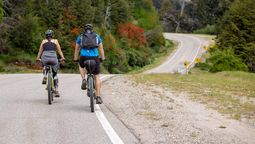 altText(Turismo bonaerense: las rutas ideales para hacer mountain bike y recorrer los paisajes)}