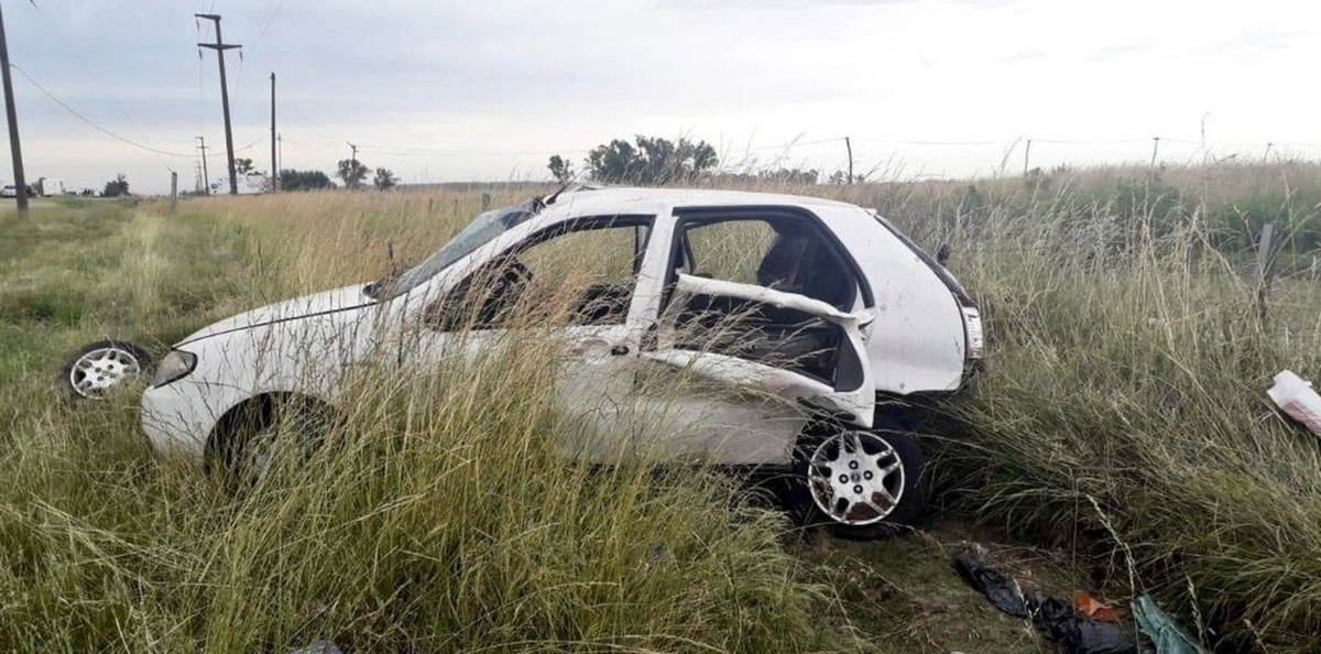 El conductor habría perdido el control del auto en la Ruta 2, sentido a Buenos Aires.
