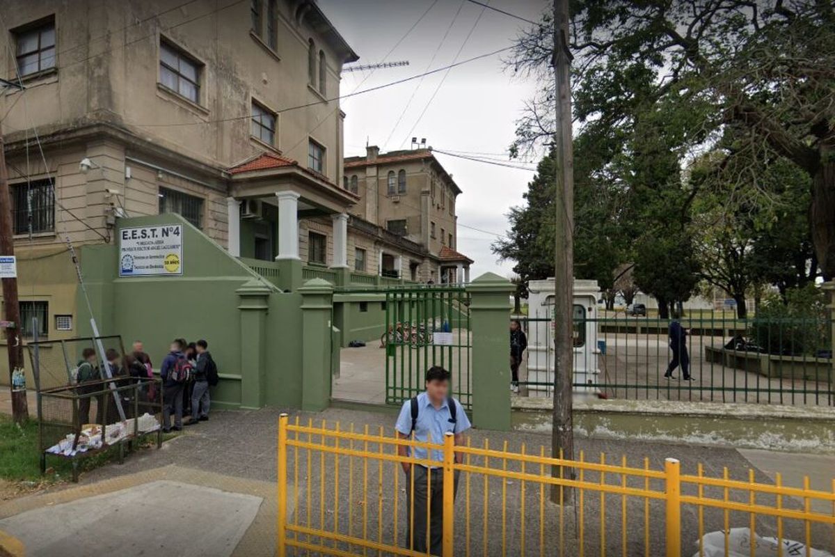 Padres autoconvocados de la Base de El Palomar exigen la vuelta a clases presenciales: Juntan firmas y presentarán un recurso de amparo