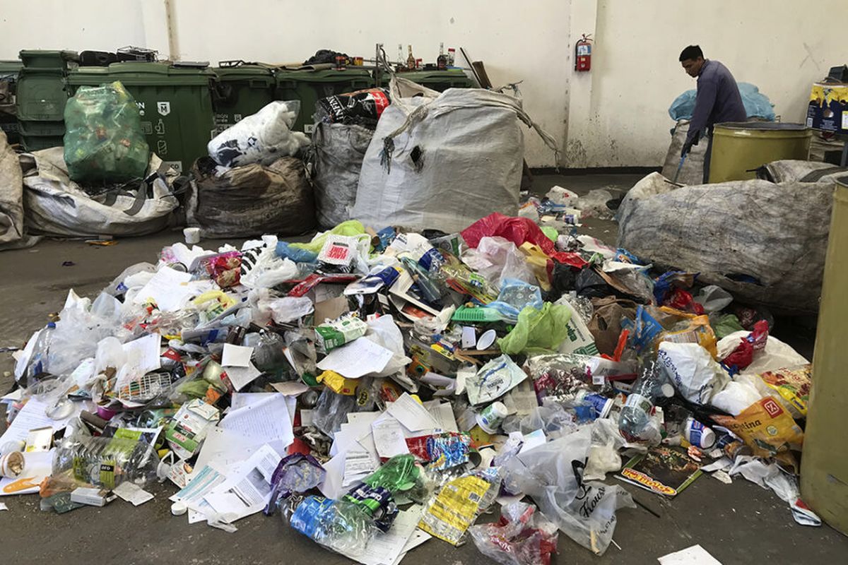 Licitan servicios de programas ambientales y recolección de residuos para Morón y La Matanza