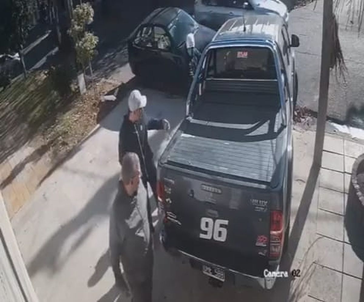 Dos jóvenes se robaron una camioneta en Ramos Mejía y los vecinos reclaman por una zona liberada