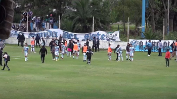 Iniciarían acciones legales contra Argentino de Merlo tras la agresión a un árbitro