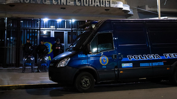 Allanaron el cine porno en Ciudadela: hay detenidos y rescataron víctimas de explotación sexual