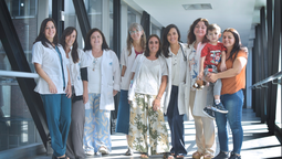 altText(El agradecimiento de una madre al Hospital Posadas por tratar a su hijo con fibrosis)}