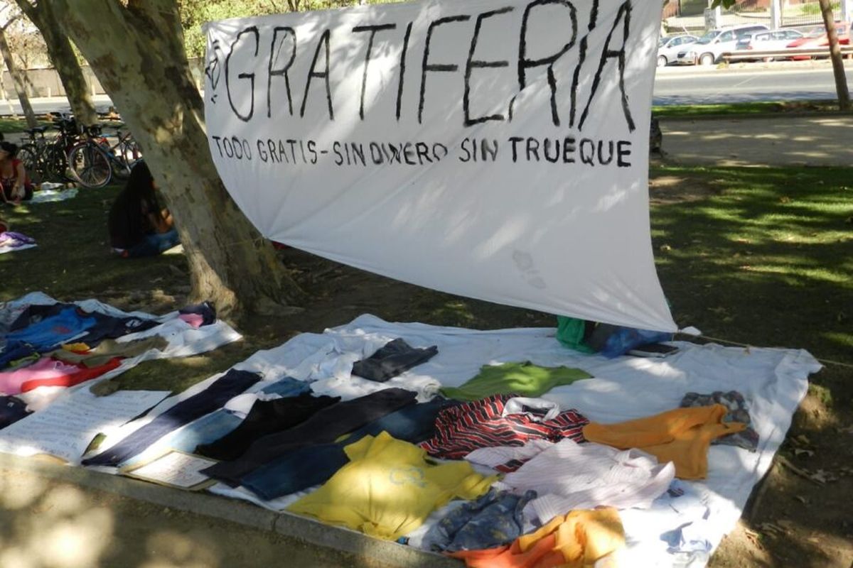 El fenómeno de las gratiferias desde adentro: conocé de qué se trata esta actividad que surgió en Argentina y llegó a Europa