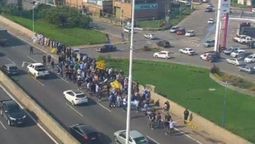 altText(Manifestantes cortan el Acceso Oeste a la altura de Moreno y hay demoras)}